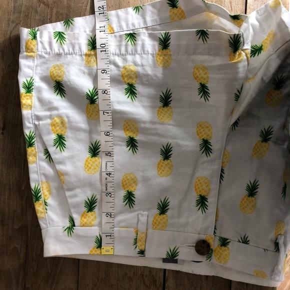 Old Navy pineapple print shorts, 2 - Picture 6 of 11
